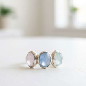 R 459 bague argent ornee de 3 pierres